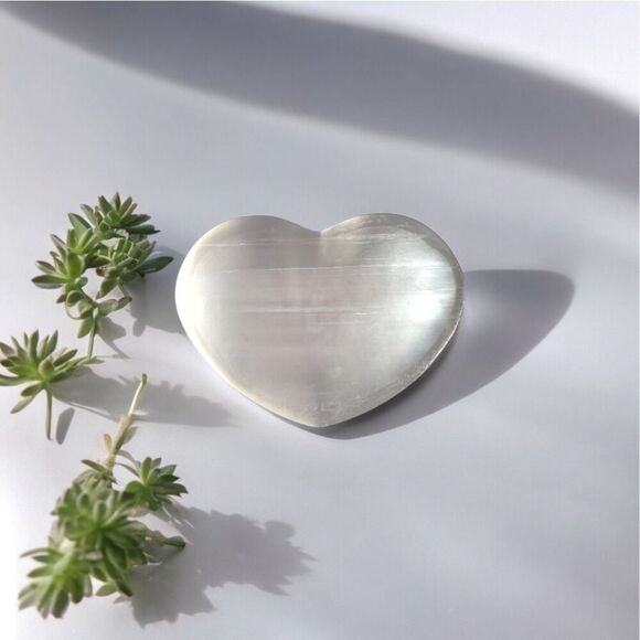 Selenite Crystal Heart Shaped‎ Dish - Picture 1 of 12